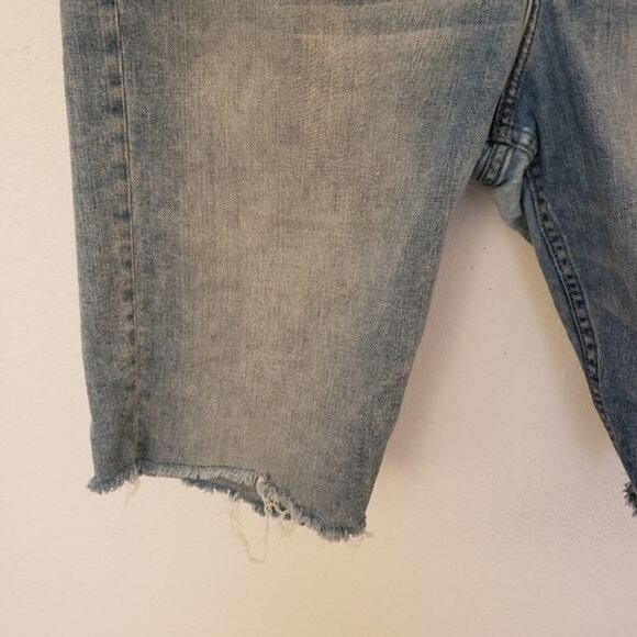 Rag & Bone Distressed Bermuda Denim Shorts Med Wash Standard Issue Size 38 EUC - Picture 3 of 9
